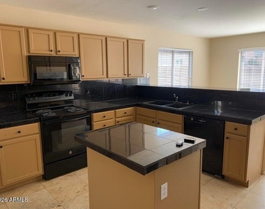 15071 W Heritage Oak Way - Photo Thumbnail 8