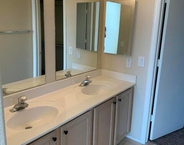 15071 W Heritage Oak Way - Photo Thumbnail 10