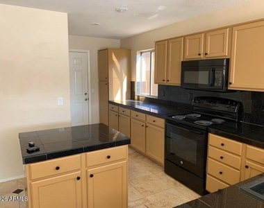 15071 W Heritage Oak Way - Photo Thumbnail 9
