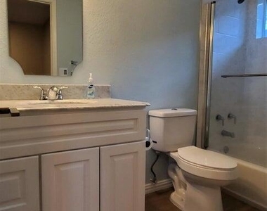 1301 W Windrift Way - Photo Thumbnail 38