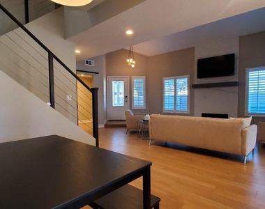 1301 W Windrift Way - Photo Thumbnail 5