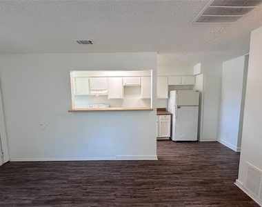 5408 Helmick Avenue - Photo Thumbnail 3