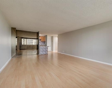3883 Turtle Creek Boulevard - Photo Thumbnail 13