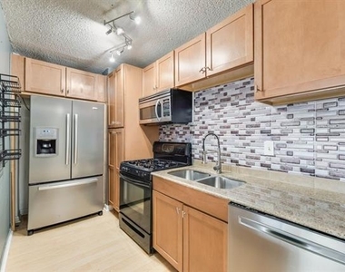 3883 Turtle Creek Boulevard - Photo Thumbnail 6
