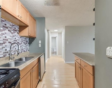 3883 Turtle Creek Boulevard - Photo Thumbnail 9