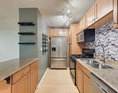3883 Turtle Creek Boulevard - Photo Thumbnail 8