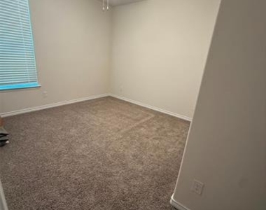 2140 Katharine Street - Photo Thumbnail 2