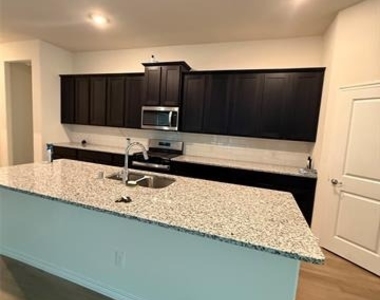 2140 Katharine Street - Photo Thumbnail 9