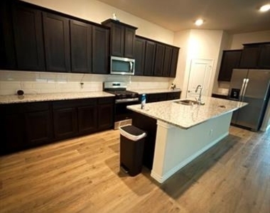 2140 Katharine Street - Photo Thumbnail 8
