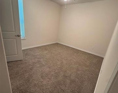 2140 Katharine Street - Photo Thumbnail 3