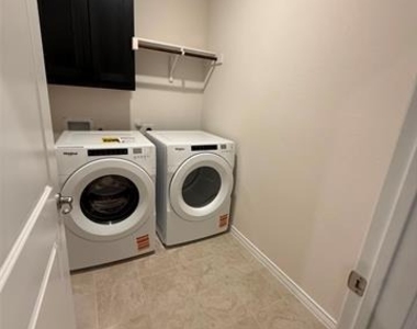 2140 Katharine Street - Photo Thumbnail 10