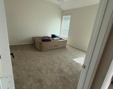 2140 Katharine Street - Photo Thumbnail 4