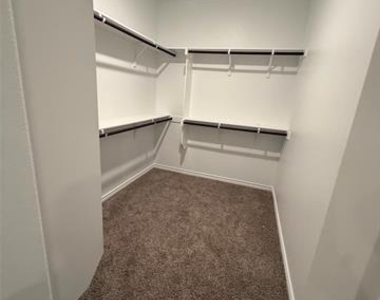 2140 Katharine Street - Photo Thumbnail 11