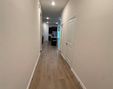2140 Katharine Street - Photo Thumbnail 12