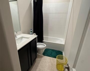 2140 Katharine Street - Photo Thumbnail 6