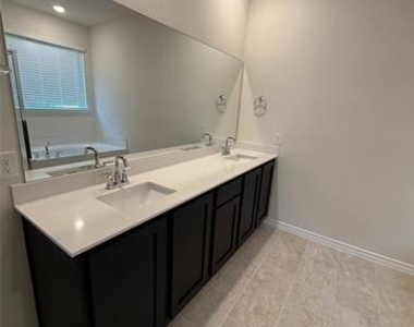 2140 Katharine Street - Photo Thumbnail 5