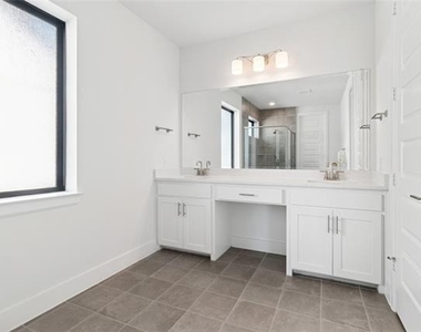 714 Resort Drive - Photo Thumbnail 11