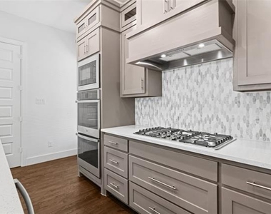 714 Resort Drive - Photo Thumbnail 9