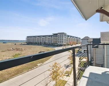 714 Resort Drive - Photo Thumbnail 25