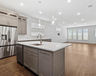 714 Resort Drive - Photo Thumbnail 6
