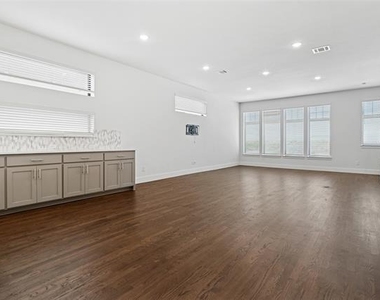 714 Resort Drive - Photo Thumbnail 4