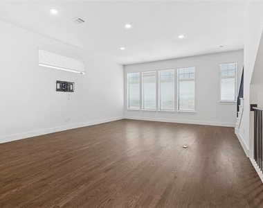 714 Resort Drive - Photo Thumbnail 5