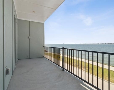 714 Resort Drive - Photo Thumbnail 22