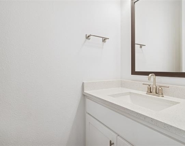 714 Resort Drive - Photo Thumbnail 15
