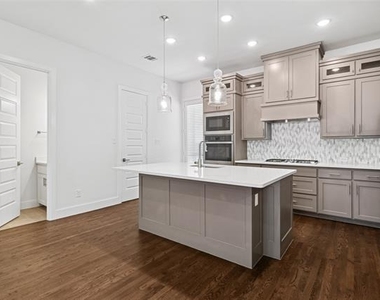 714 Resort Drive - Photo Thumbnail 7