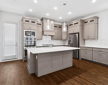 714 Resort Drive - Photo Thumbnail 8