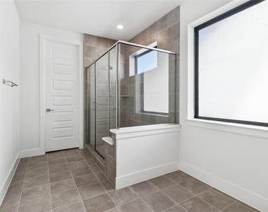 714 Resort Drive - Photo Thumbnail 12