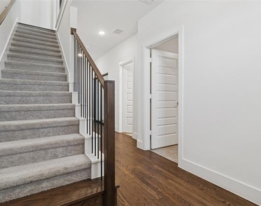 714 Resort Drive - Photo Thumbnail 2