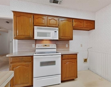 7517 Crosstimbers Lane - Photo Thumbnail 6