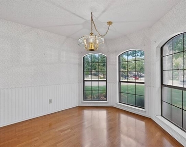 7517 Crosstimbers Lane - Photo Thumbnail 11