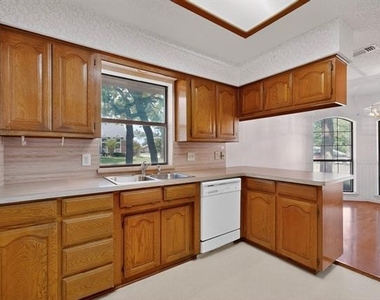 7517 Crosstimbers Lane - Photo Thumbnail 8