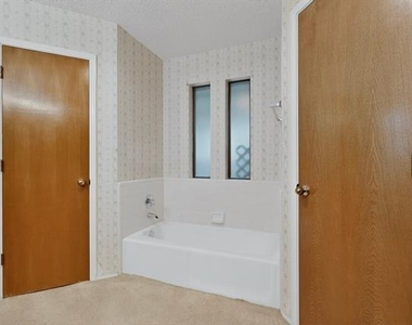 7517 Crosstimbers Lane - Photo Thumbnail 17