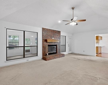 7517 Crosstimbers Lane - Photo Thumbnail 3