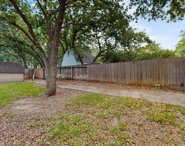 7517 Crosstimbers Lane - Photo Thumbnail 28