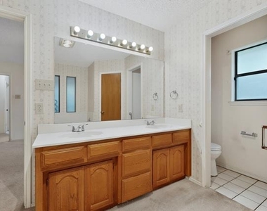 7517 Crosstimbers Lane - Photo Thumbnail 14