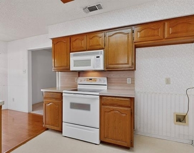 7517 Crosstimbers Lane - Photo Thumbnail 7