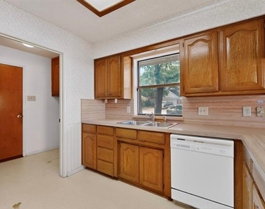 7517 Crosstimbers Lane - Photo Thumbnail 9
