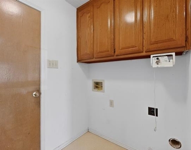 7517 Crosstimbers Lane - Photo Thumbnail 23