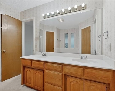 7517 Crosstimbers Lane - Photo Thumbnail 15