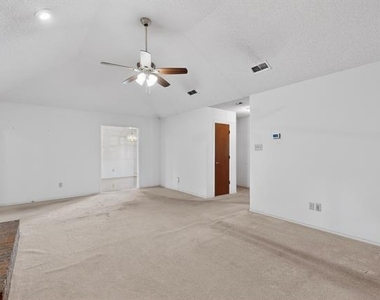 7517 Crosstimbers Lane - Photo Thumbnail 4