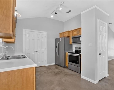 3721 El Campo Avenue - Photo Thumbnail 9