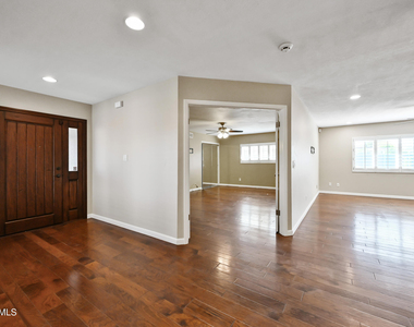 324 W Willow Avenue - Photo Thumbnail 1