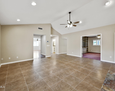 324 W Willow Avenue - Photo Thumbnail 5