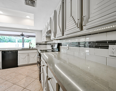 324 W Willow Avenue - Photo Thumbnail 11