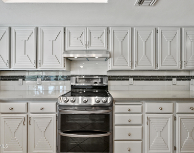 324 W Willow Avenue - Photo Thumbnail 16