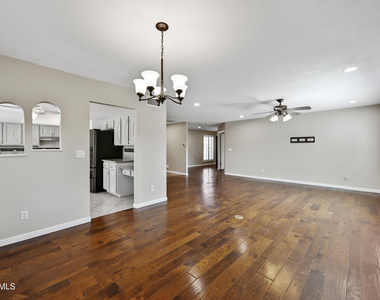 324 W Willow Avenue - Photo Thumbnail 8